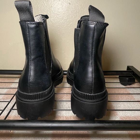 Women’s black leather Chelsea boots. - Picture 3 of 3